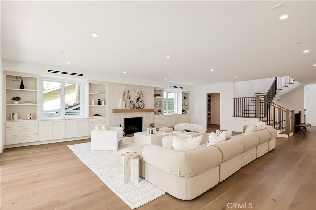 711 N Dianthus Street