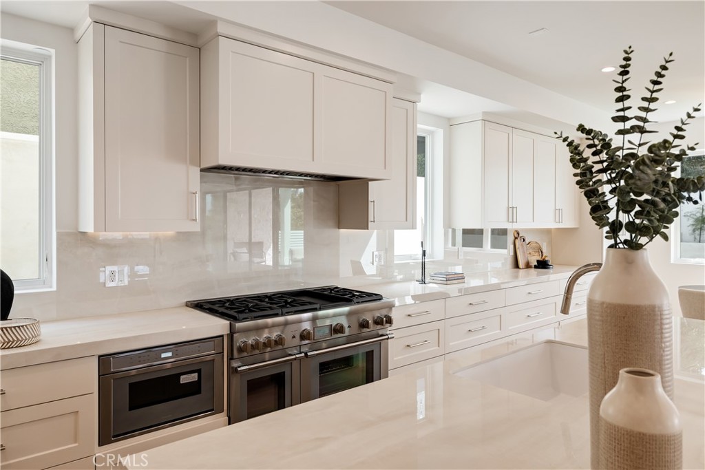 711 N Dianthus Street