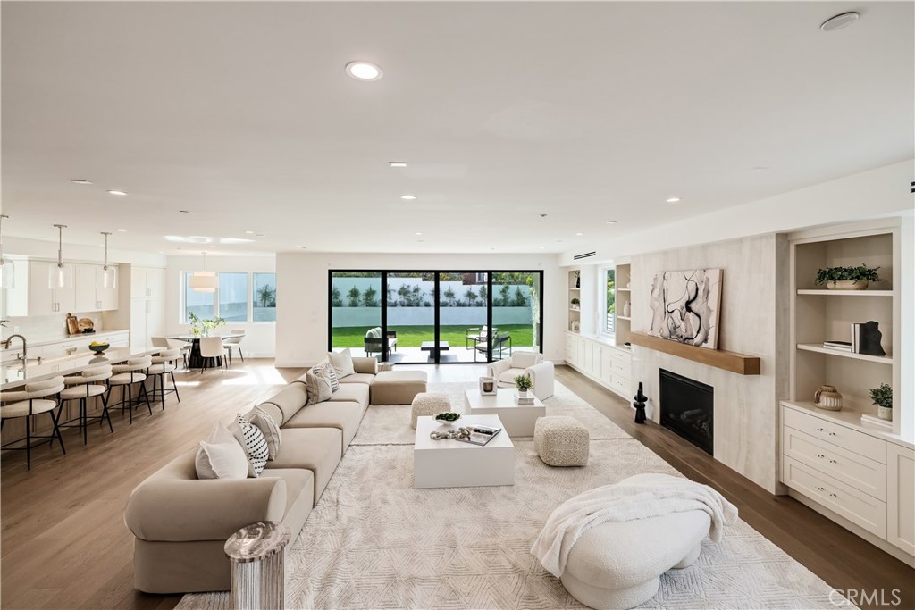 711 N Dianthus Street