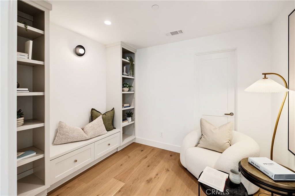 711 N Dianthus Street