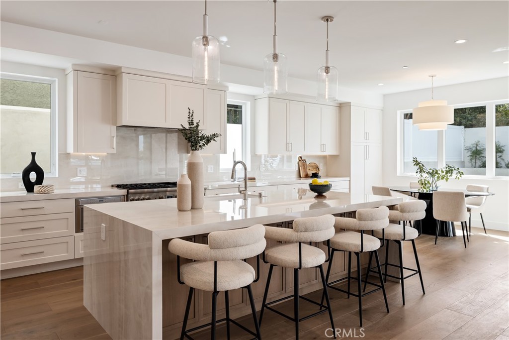 711 N Dianthus Street