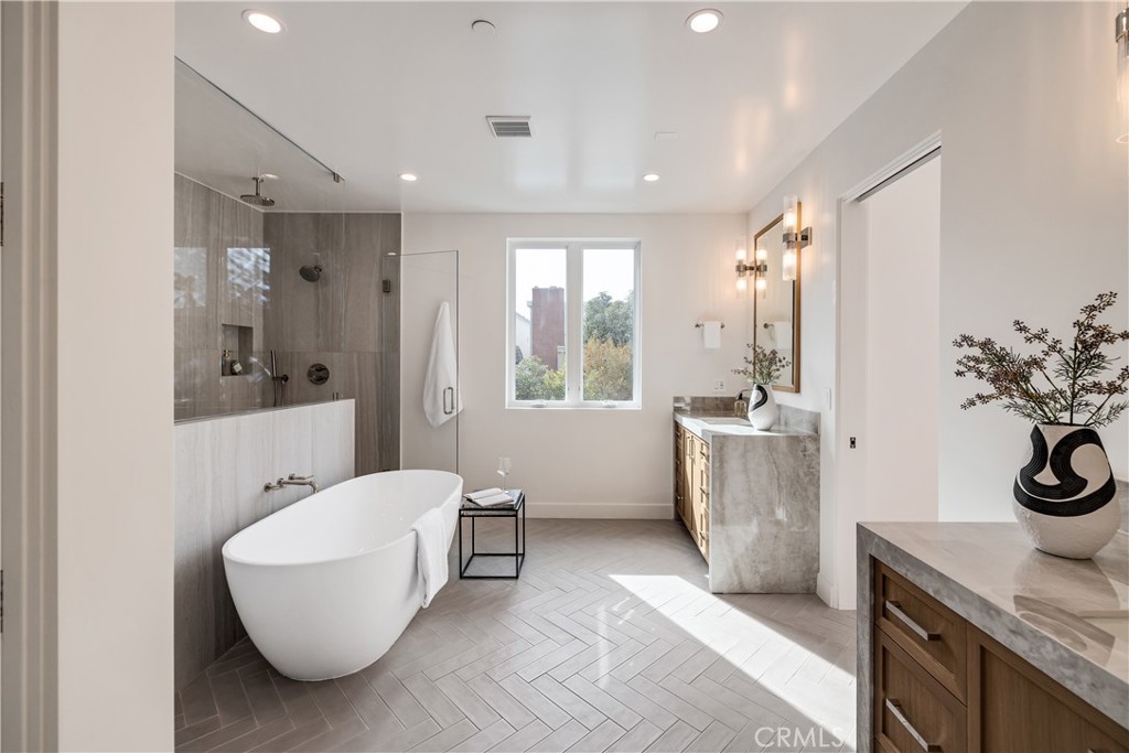 711 N Dianthus Street