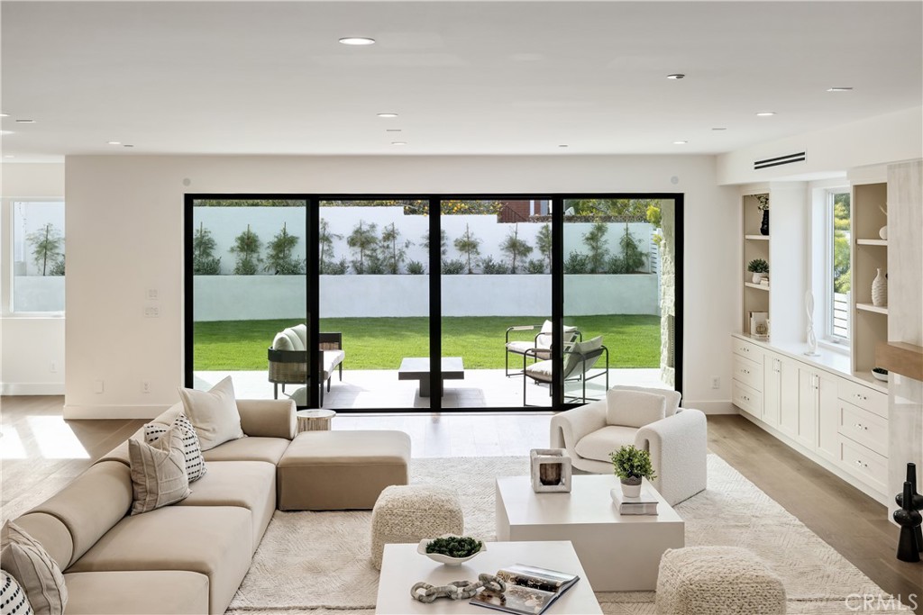 711 N Dianthus Street