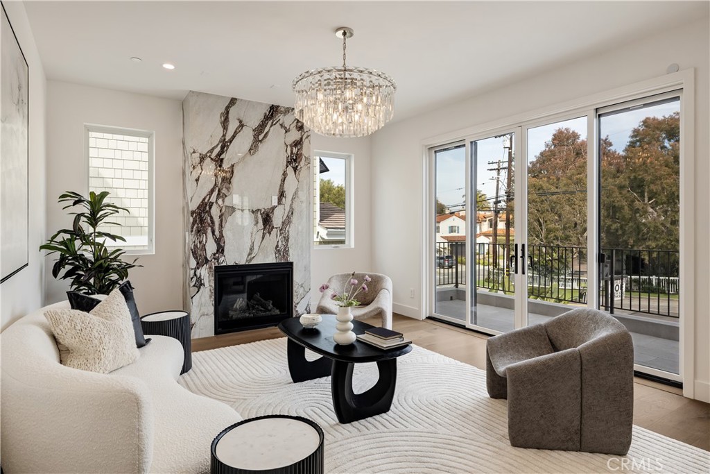 711 N Dianthus Street