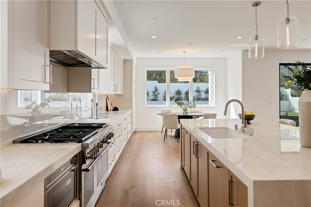 711 N Dianthus Street