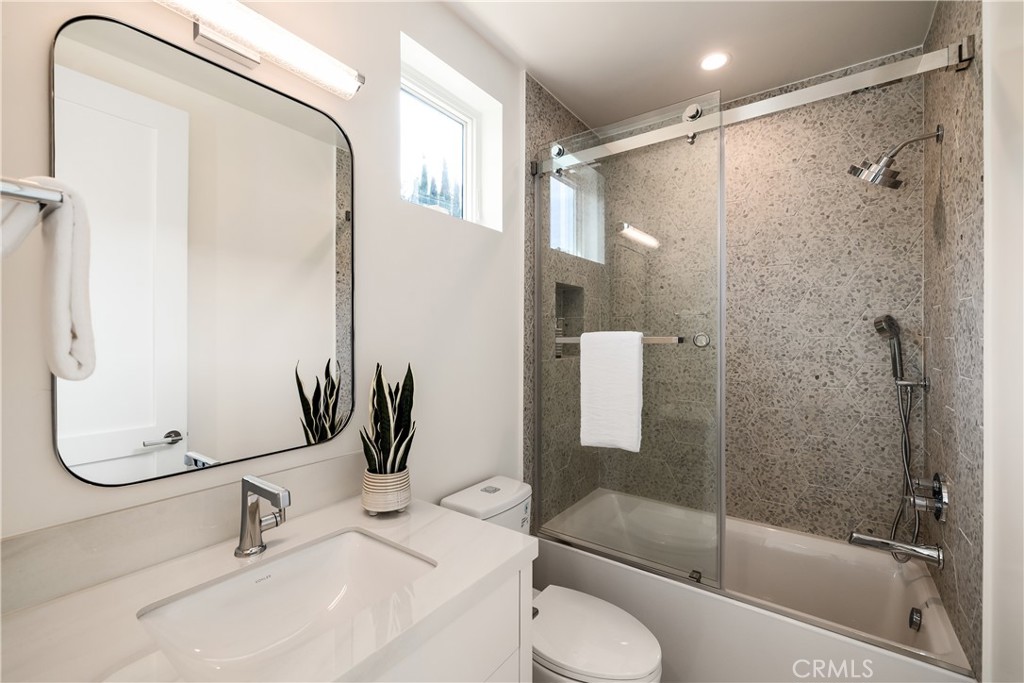 711 N Dianthus Street