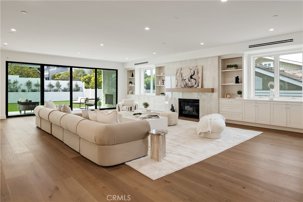 711 N Dianthus Street