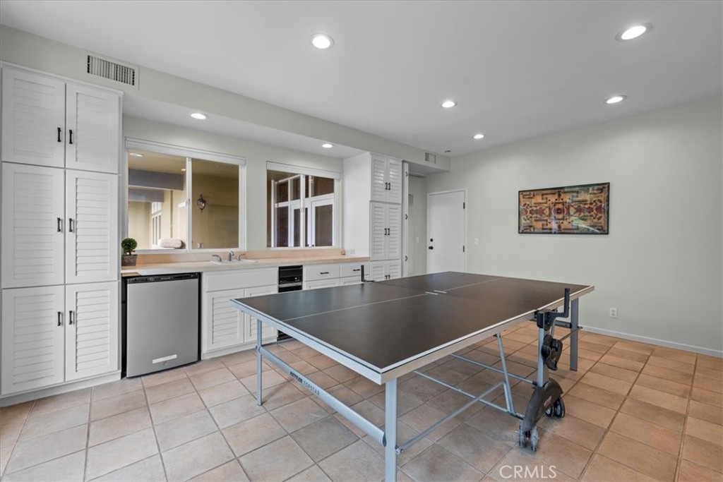 207 N Dianthus St
