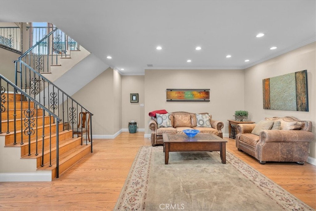 207 N Dianthus St