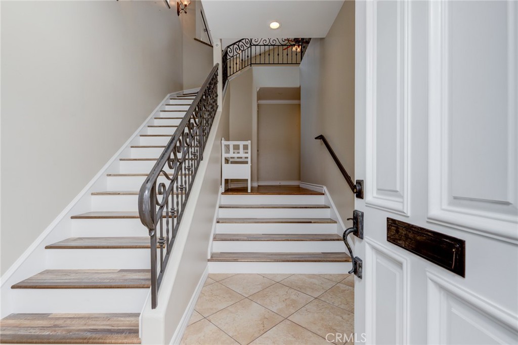 525 N Lucia Avenue B