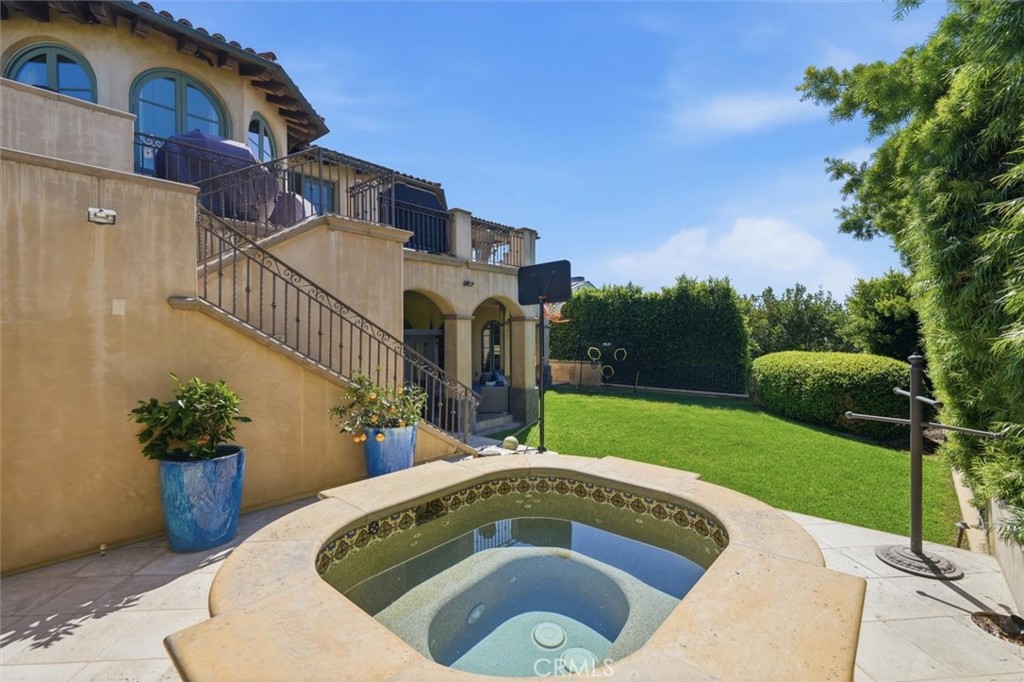 109 S Poinsettia Avenue