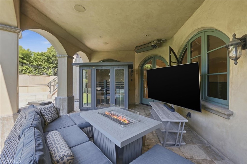 109 S Poinsettia Avenue