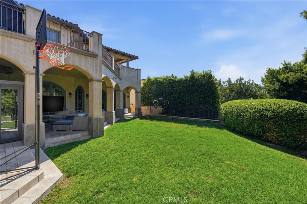 109 S Poinsettia Avenue