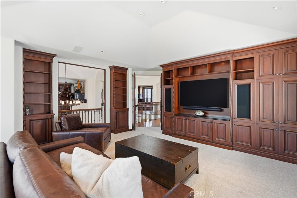 109 S Poinsettia Avenue