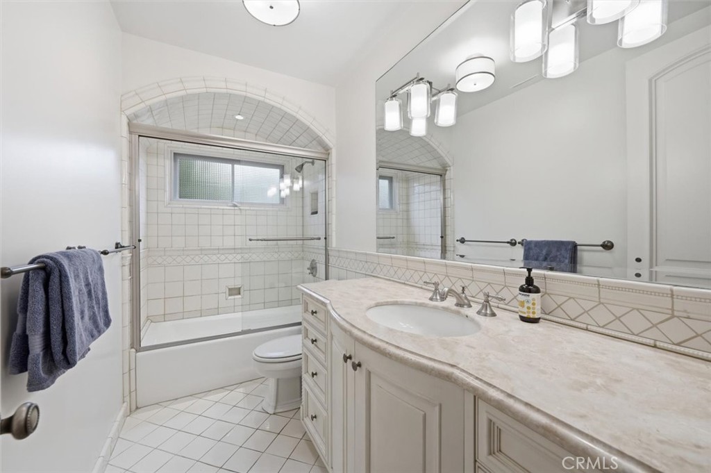 109 S Poinsettia Avenue