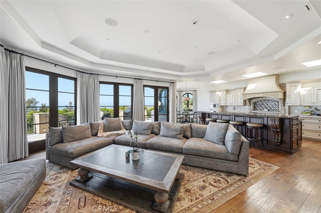 109 S Poinsettia Avenue