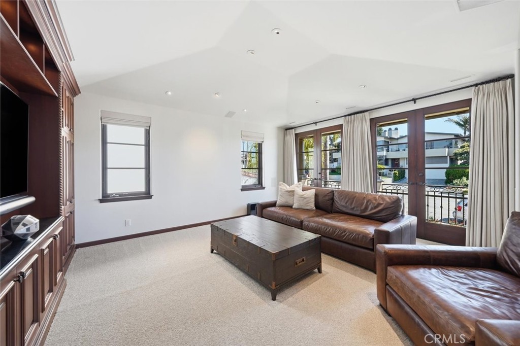 109 S Poinsettia Avenue