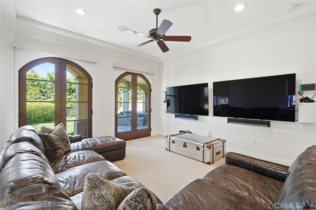 109 S Poinsettia Avenue