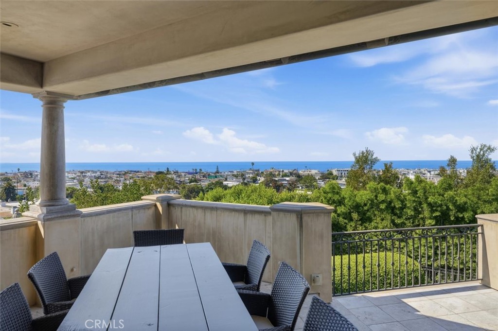 109 S Poinsettia Avenue