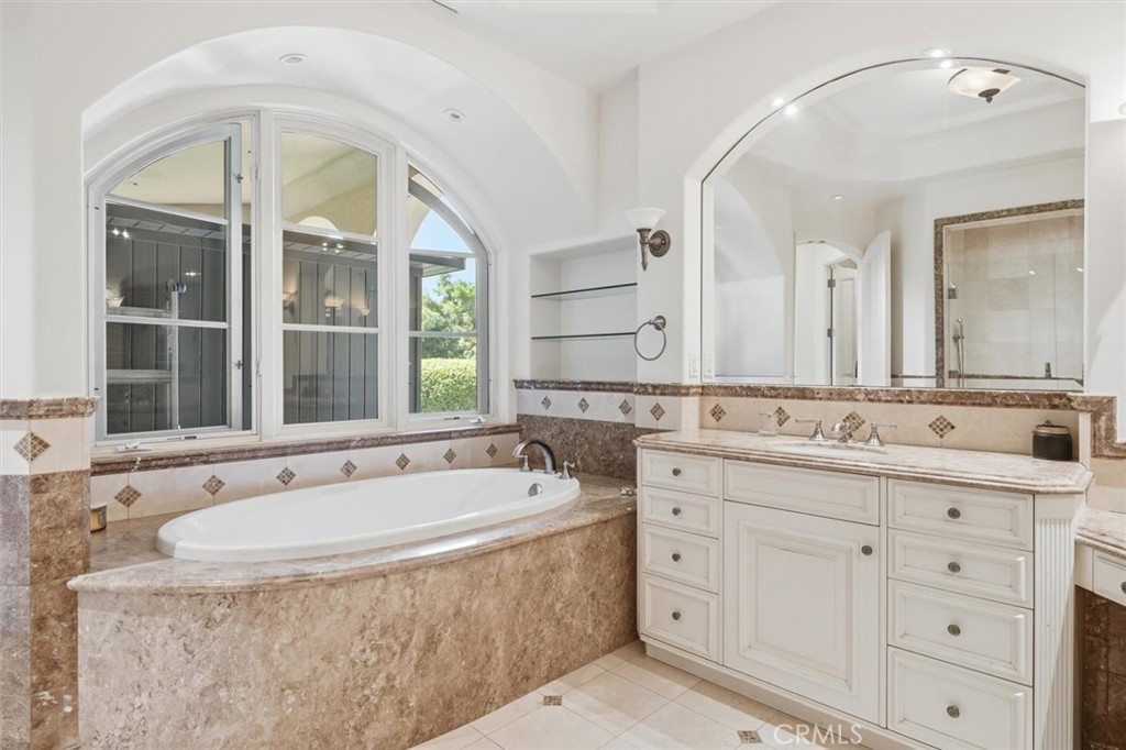 109 S Poinsettia Avenue