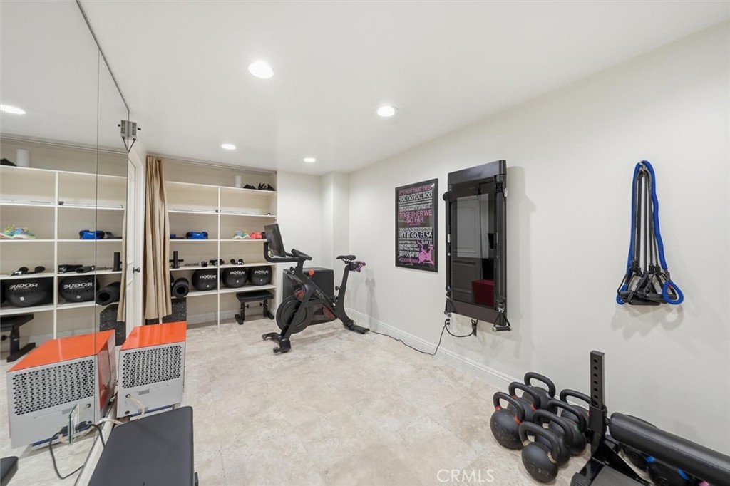 109 S Poinsettia Avenue