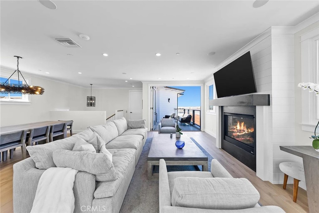 309 Crest Drive