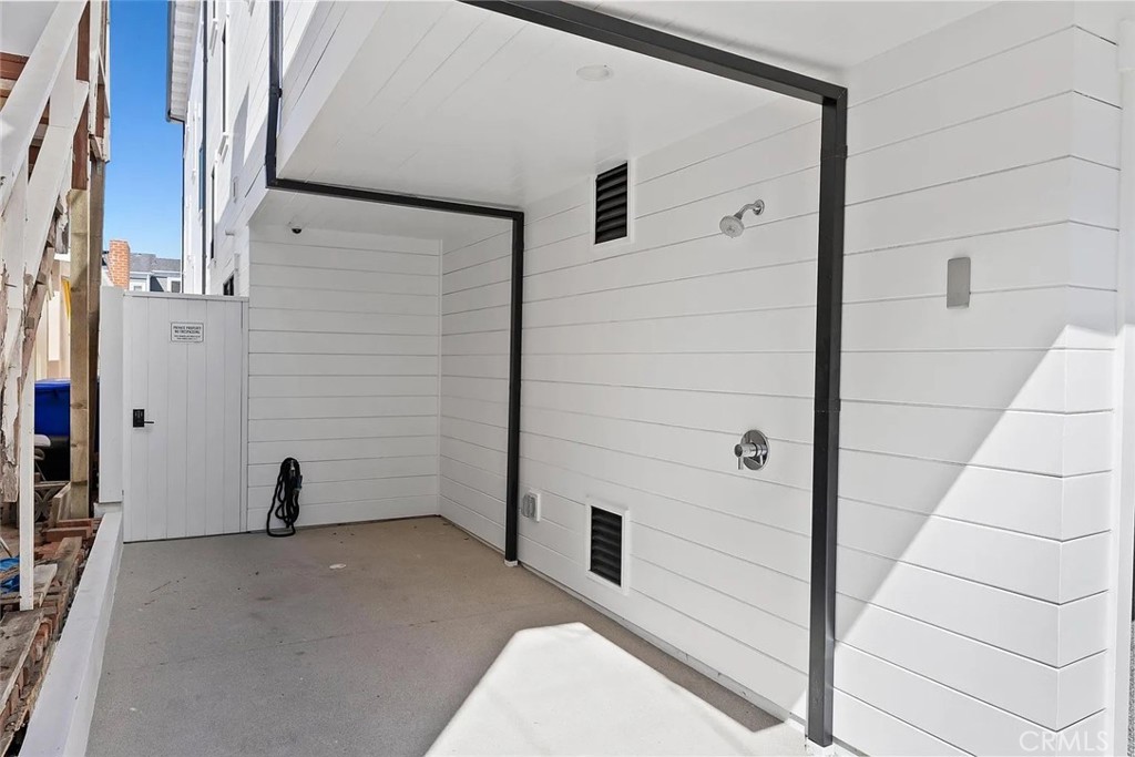 309 Crest Drive