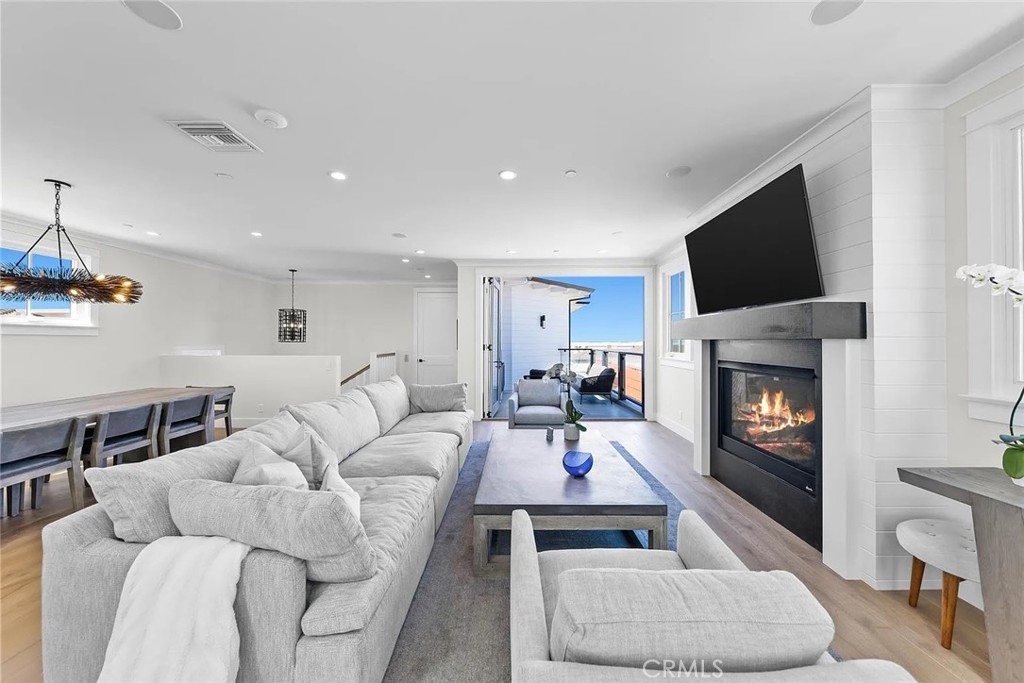 309 Crest Drive