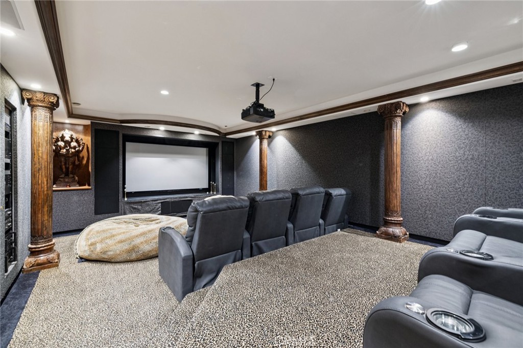 215 S Poinsettia