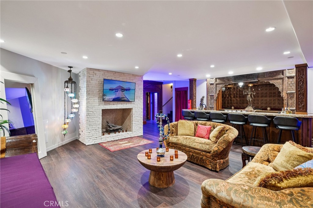 215 S Poinsettia