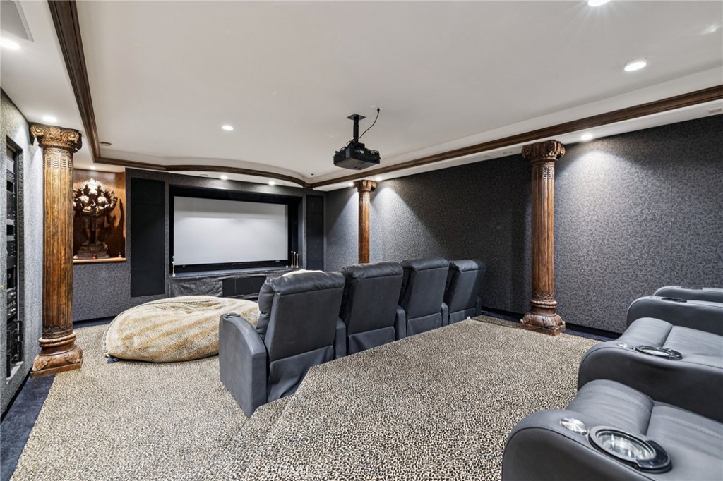 215 S Poinsettia