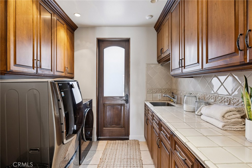 215 S Poinsettia