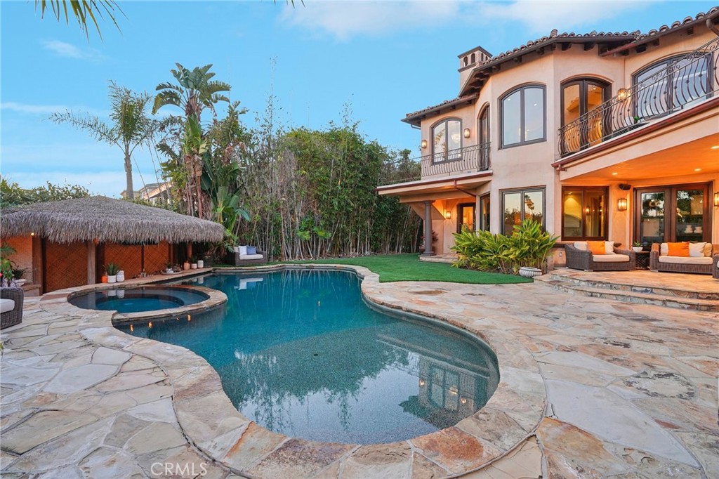 215 S Poinsettia