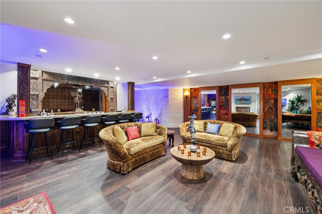 215 S Poinsettia