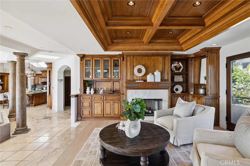 215 S Poinsettia