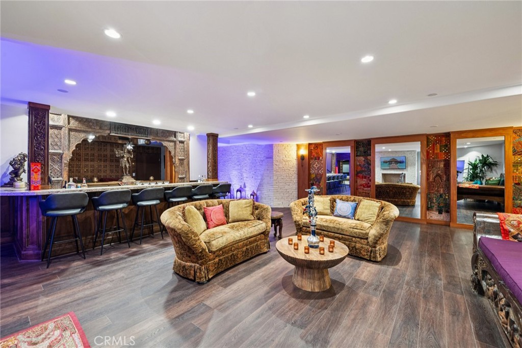 215 S Poinsettia