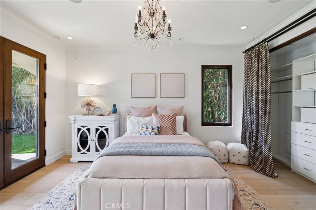 215 S Poinsettia