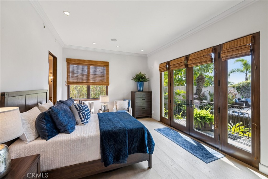 215 S Poinsettia