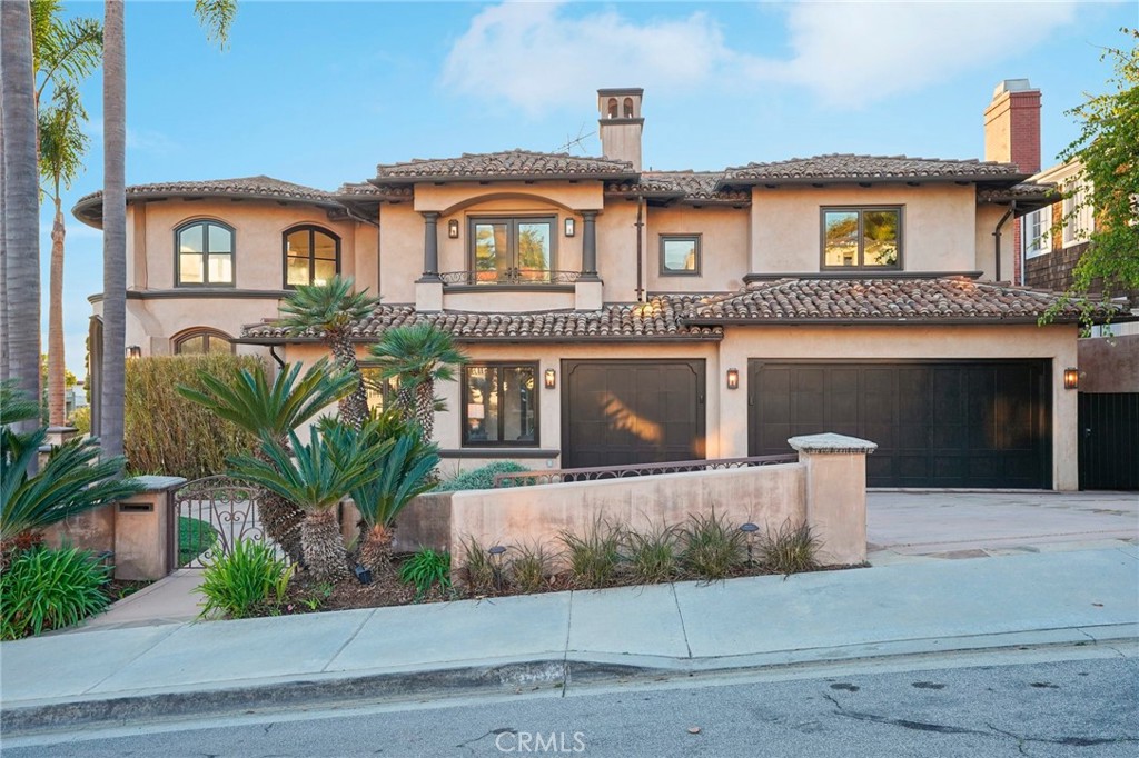 215 S Poinsettia