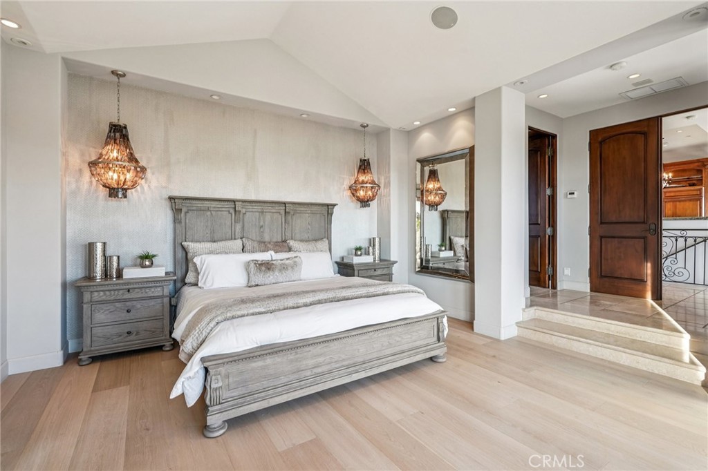 215 S Poinsettia