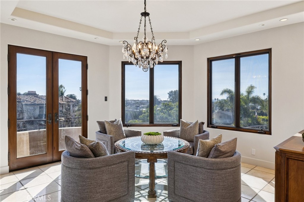 215 S Poinsettia