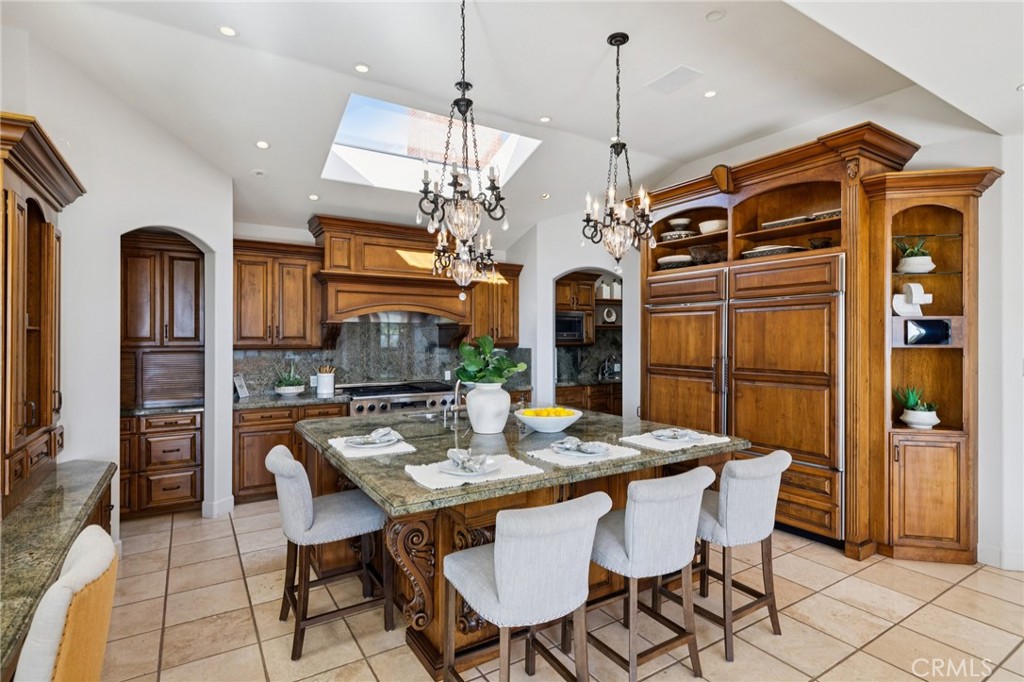 215 S Poinsettia