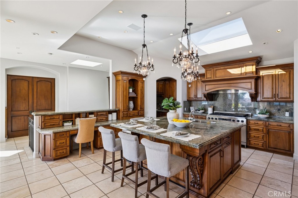 215 S Poinsettia