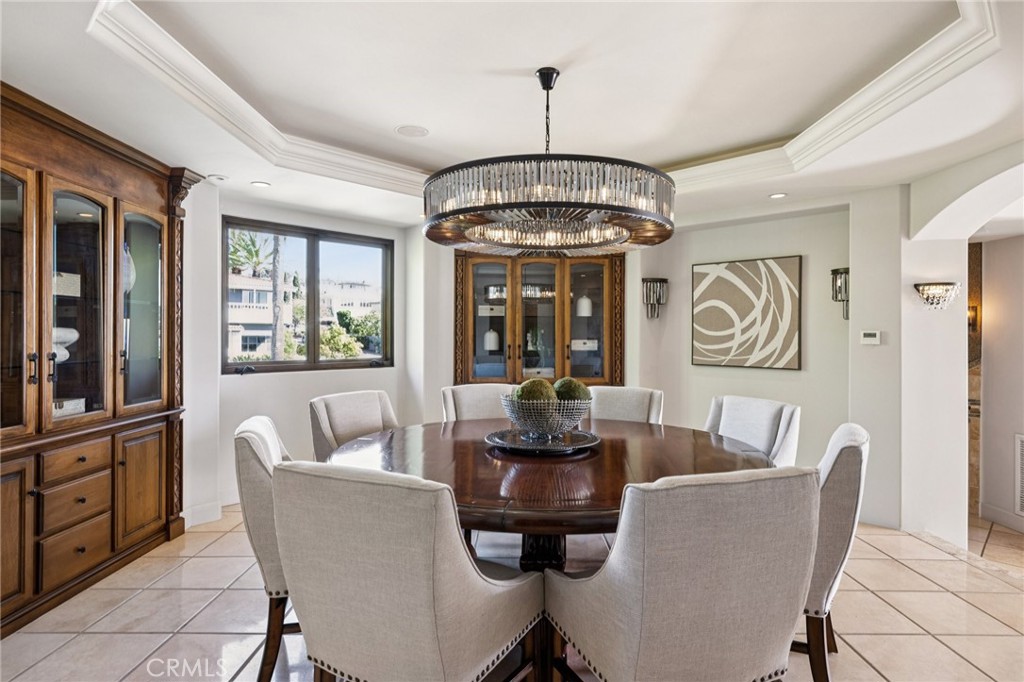 215 S Poinsettia