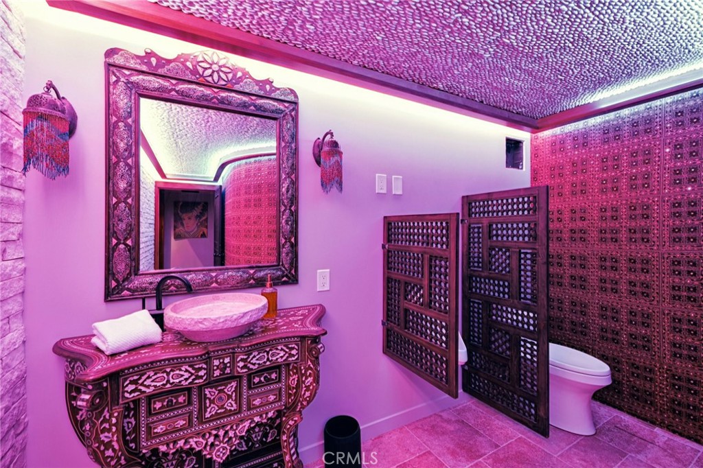 215 S Poinsettia