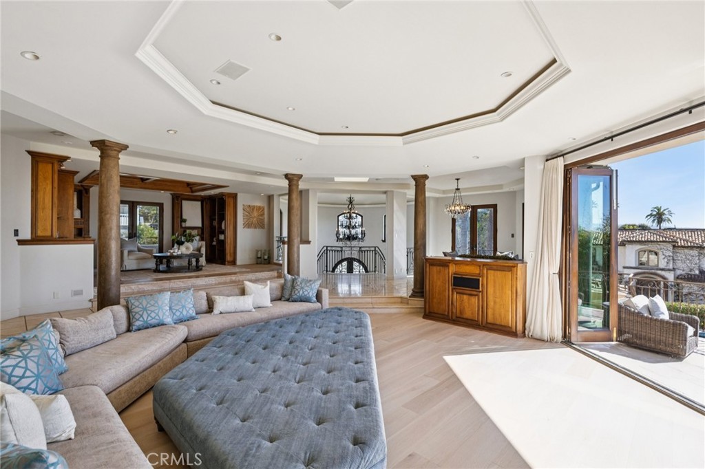 215 S Poinsettia