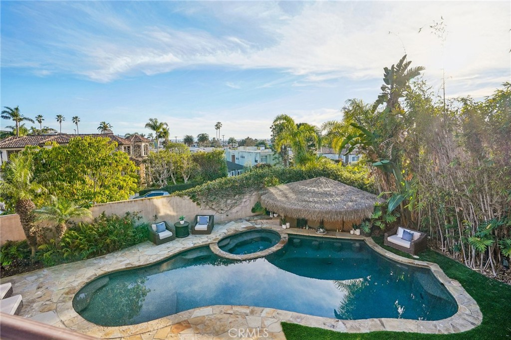 215 S Poinsettia