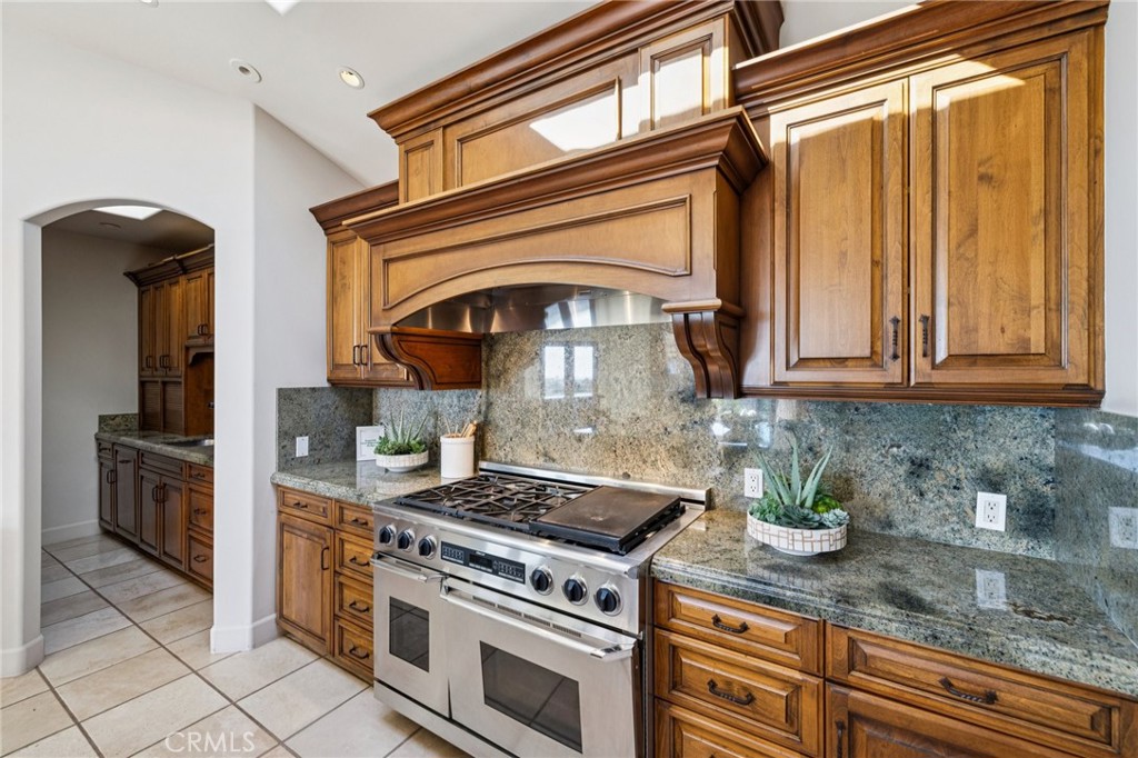 215 S Poinsettia