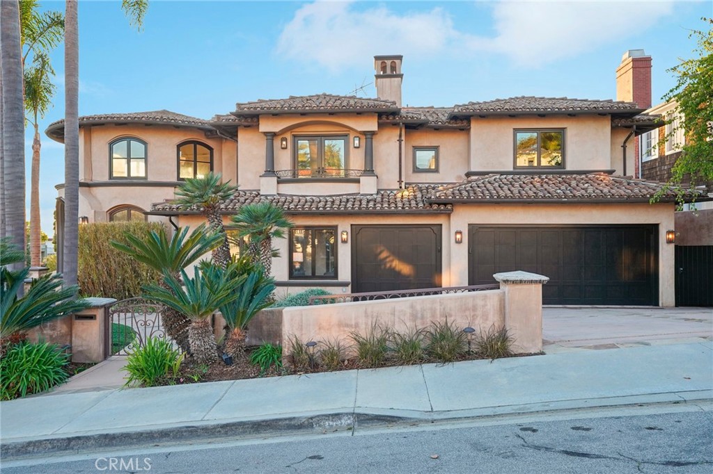 215 S Poinsettia