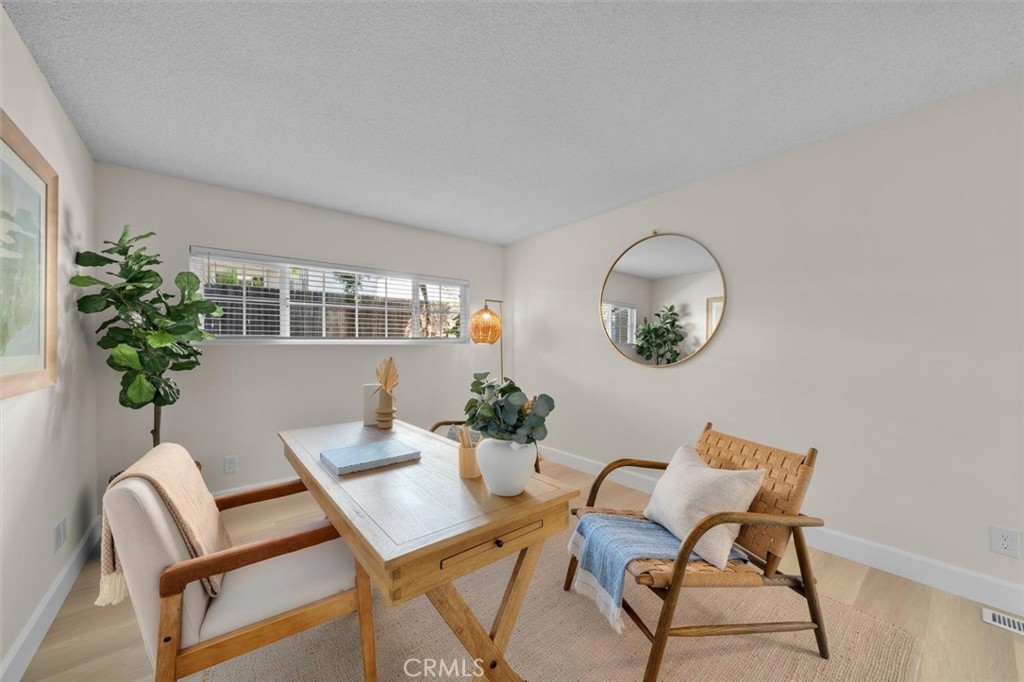 304 N Meadows